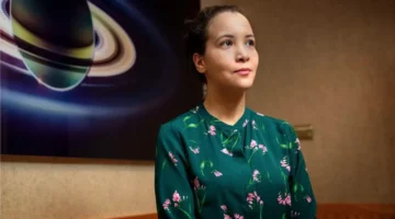 العالمة المغربية مريم المعتمد تقود فريقاً لاكتشاف قمر جديد حول كوكب أورانوس